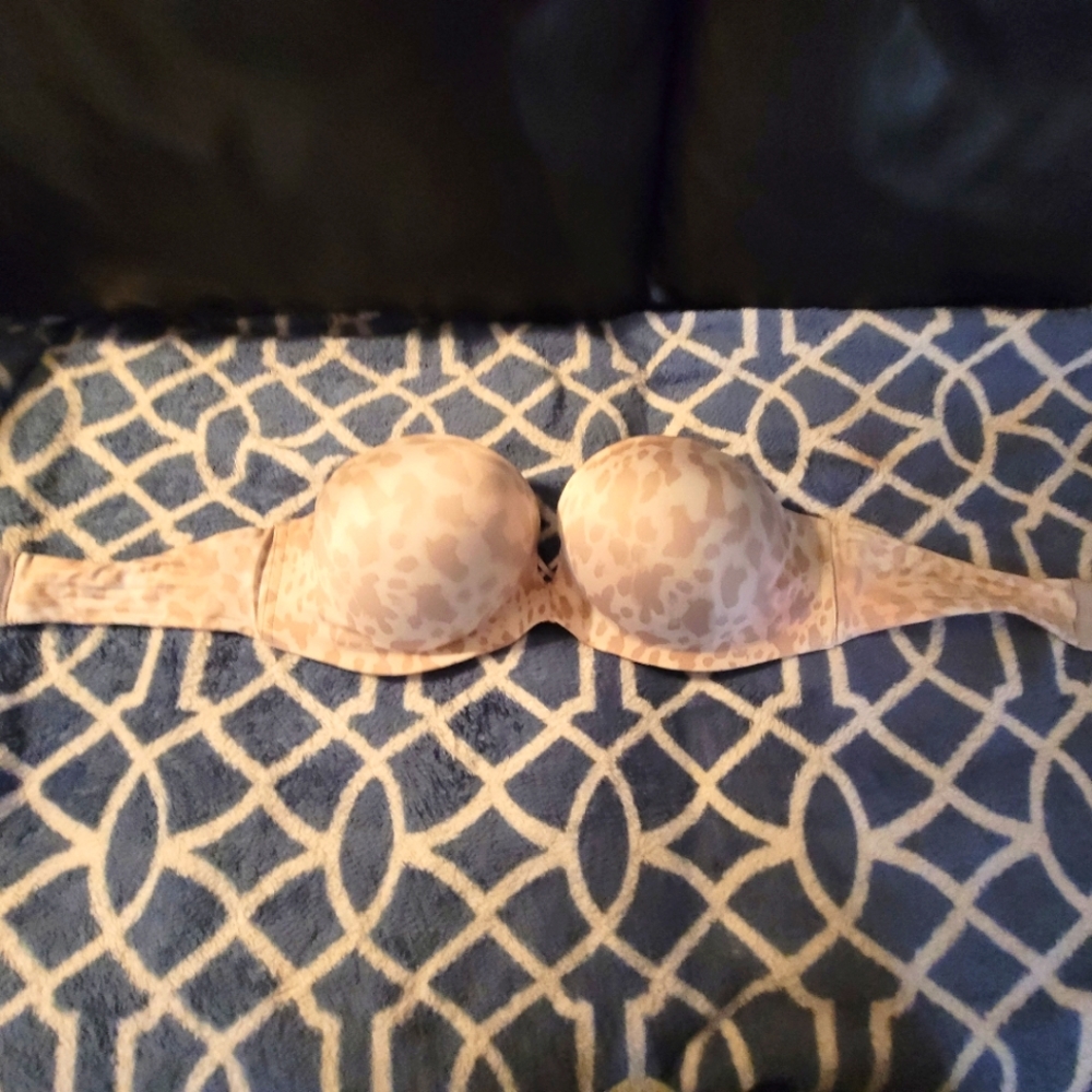 Victoria Secret Bombshell Bra size 38 C.  Neutral lepord print.  Adds 2 cups siz